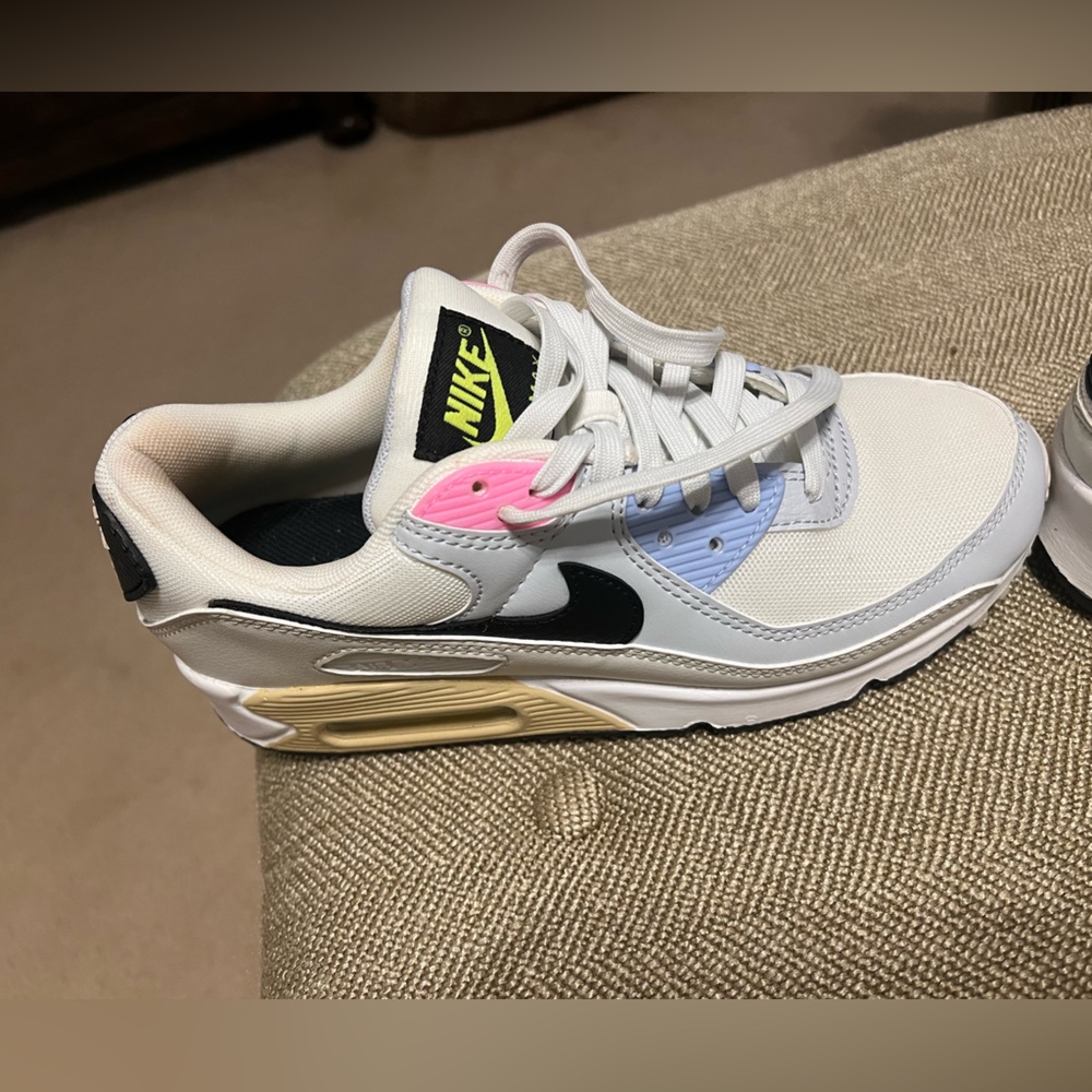 Women’s Nike air max. Great condition. Worn once. Too small for my feet